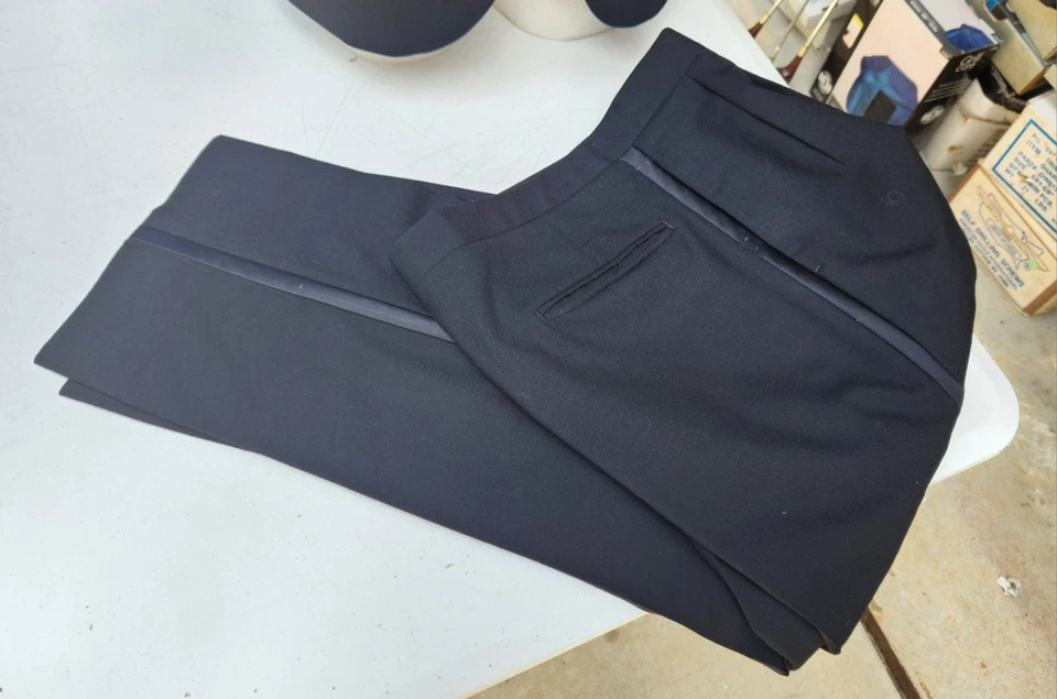 Vintage Bill Blass Black Tuxedo 42S Single Button Wool 2 PC Formal Suit 34 Pants - Image 4 of 4