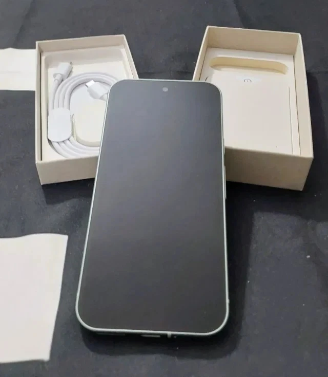 Google Pixel 9 Verde 256 gb display Actua da 6,3" - Immagine 2 di 4