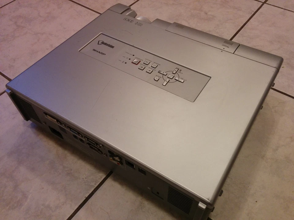 SHARP PG-D4010X DLP PORTABLE PROJECTOR, 4200 LUMENS, CLEAN IMAGE, ONLY 402 OG HR - Image 4 of 4