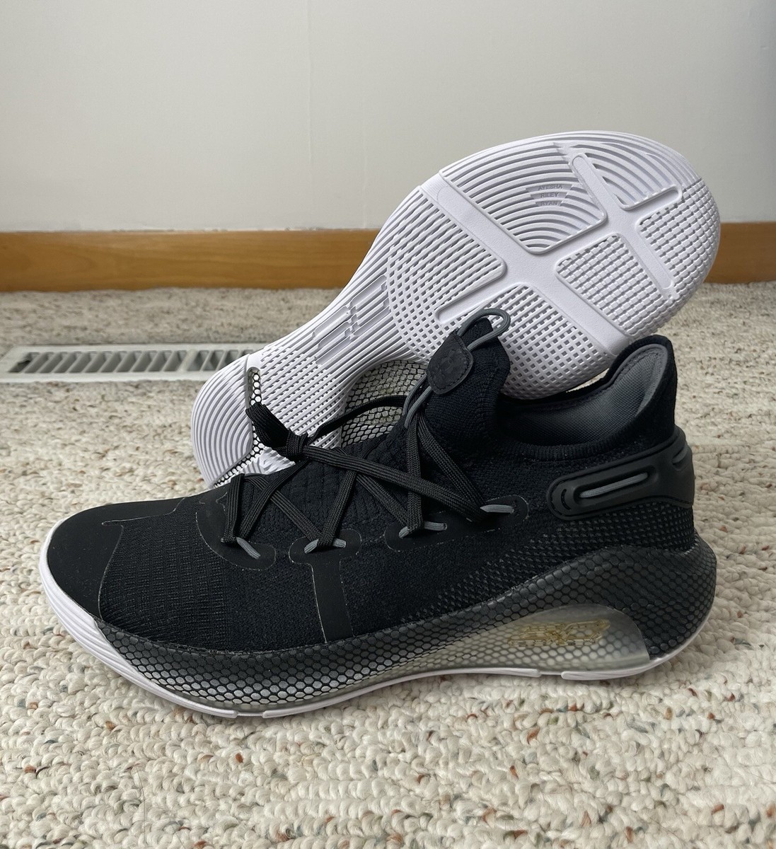 Size 12 - Under Armour Curry 6 Team Black Gold Metallic for  display picture 3