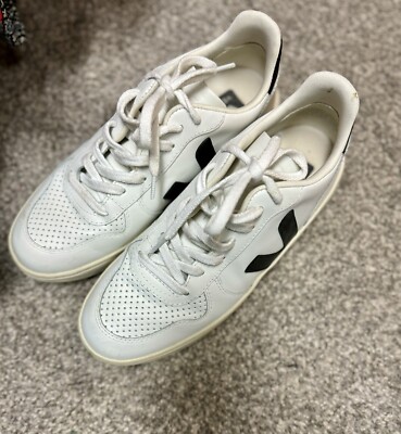 Size 8.5 - VEJA Esplar Leather Black Accent