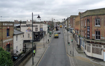 FOTO CROYDON NORWOOD HIGH STREET (2) VOM BAHNSTEIG NACH SÜD BLICK.
