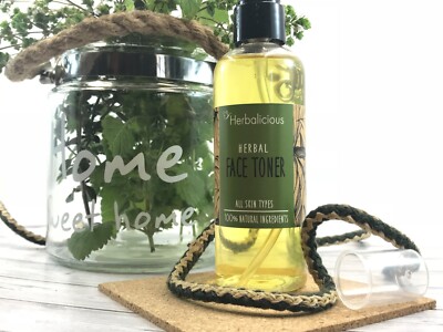 Natural facial toner with chamomile, lavender & rosewater, purifying facial mist