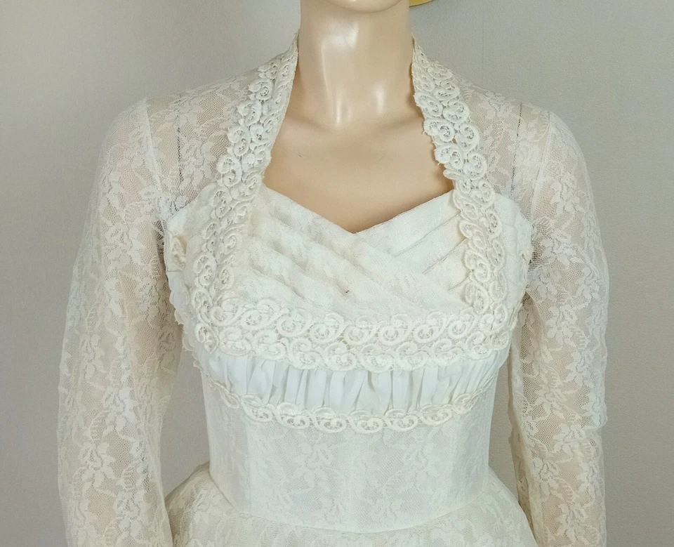 VINTAGE 50S IVORY WHITE LACE EMBROIDERED CALF-LENGTH FULL SKIRT WEDDING DRESS 8 - Image 4 of 4