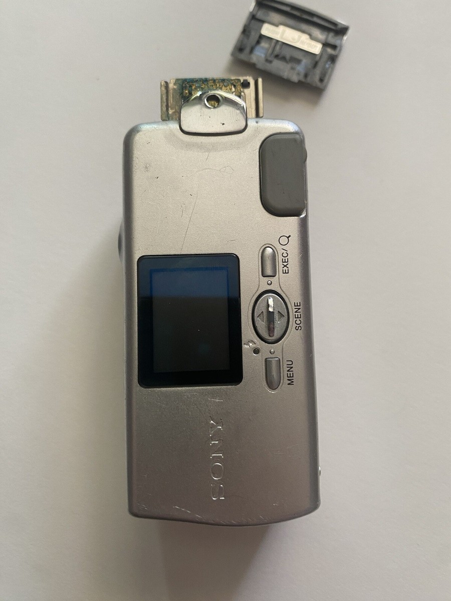 SONY Cyber-shot U DSC-U30 Digital Still Camera 2.0 Mega