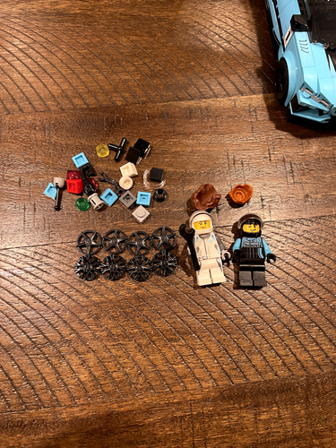 Komplett LEGO SPEED CHAMPIONS: Formel E Panasonic Jaguar Racing GEN2 c (76898) - Bild 2 von 12