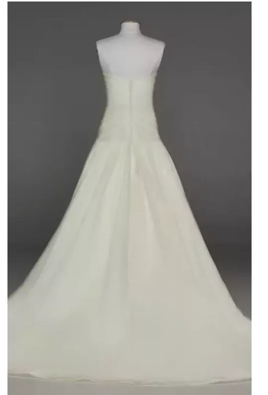 Hermoso vestido de novia Oleg Cassini muy por debajo del costo Foto 4 de 4