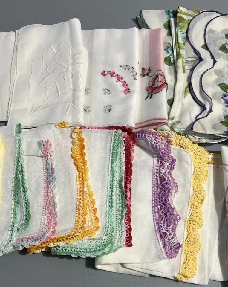 VINTAGE HANKIES HANDKERCHIEFS - LOT OF 23 Assorted Colors & Patterns Floral Lace - Image 4 of 4