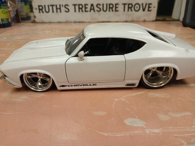 JADA 1/24 BIGTIME MUSCLE WHITE 1969 CHEVY '69 CHEVROLET CHEVELLE SS READ