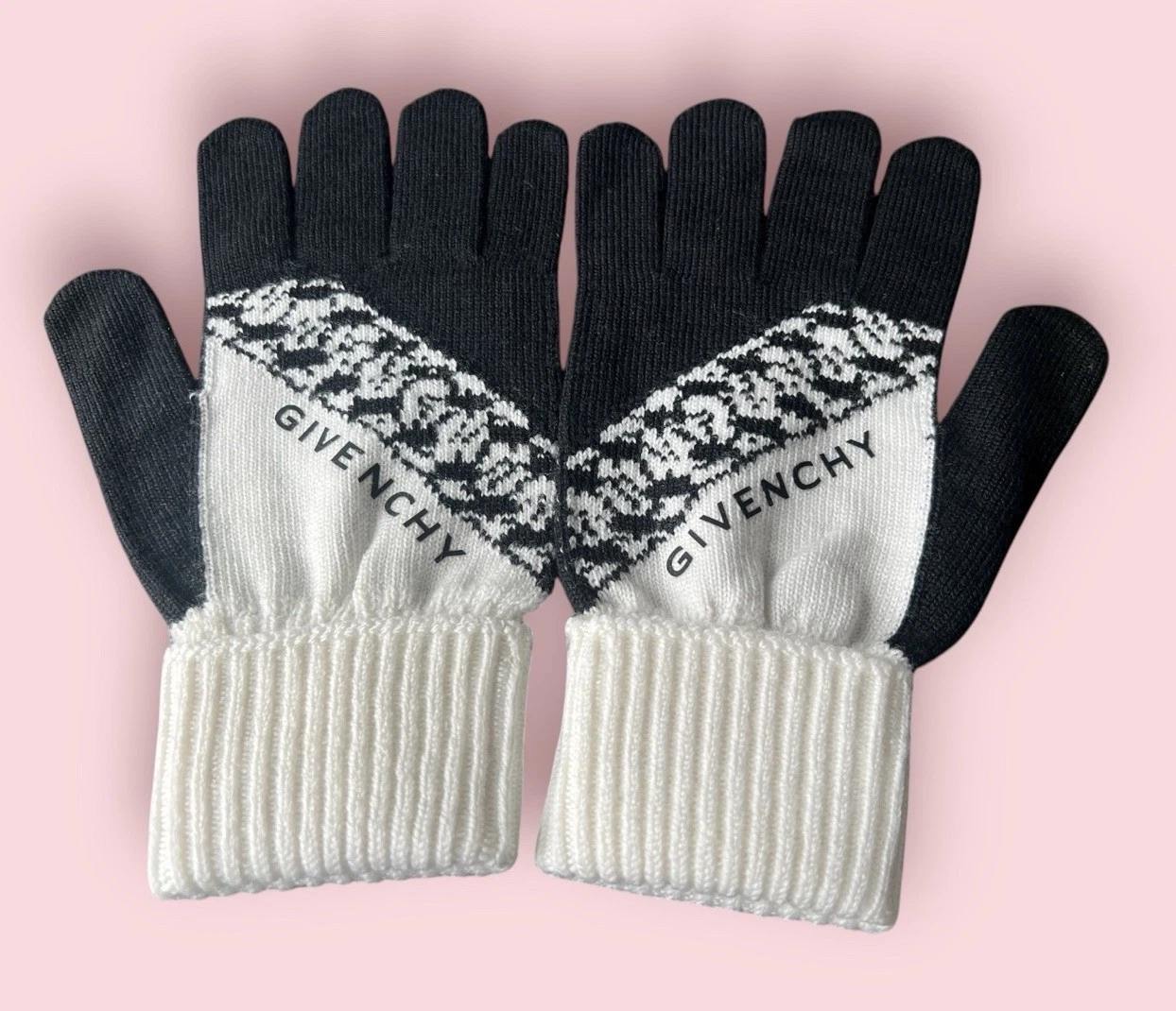 Givenchy Wool Gloves (Black/White) ~~ New
Opens in a new window or tab