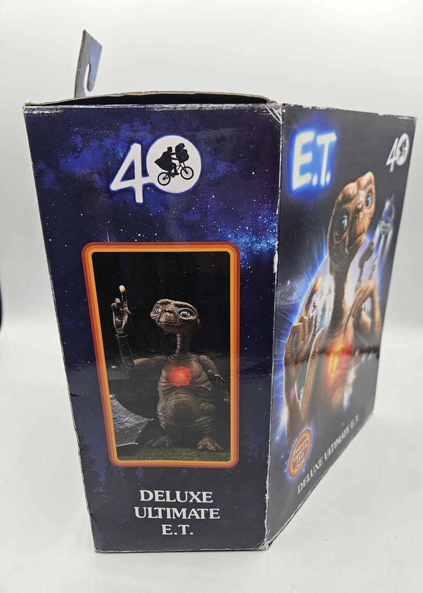 E.T. 40th Anniversary Deluxe Ultimate E.T. w/LED Chest 7in - BOX