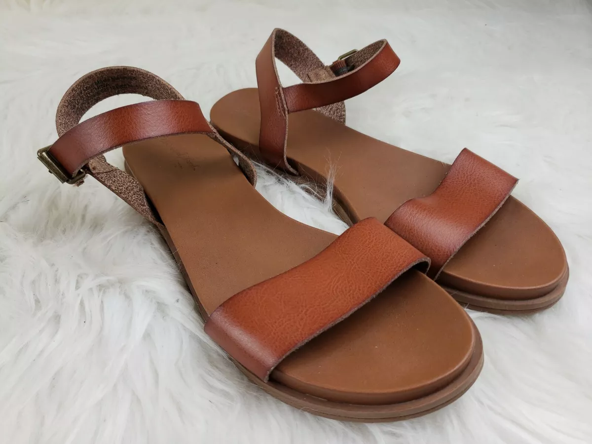 Universal Thread Women’s Sandals Size 8.5 Faux Leather Brown Ankle Strap  Buckle