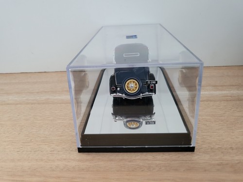 CLASSIC CARLECTABLES 1933 V8 COUPE COACH MAROON 1:43 2450/2500 - Picture 4 of 7