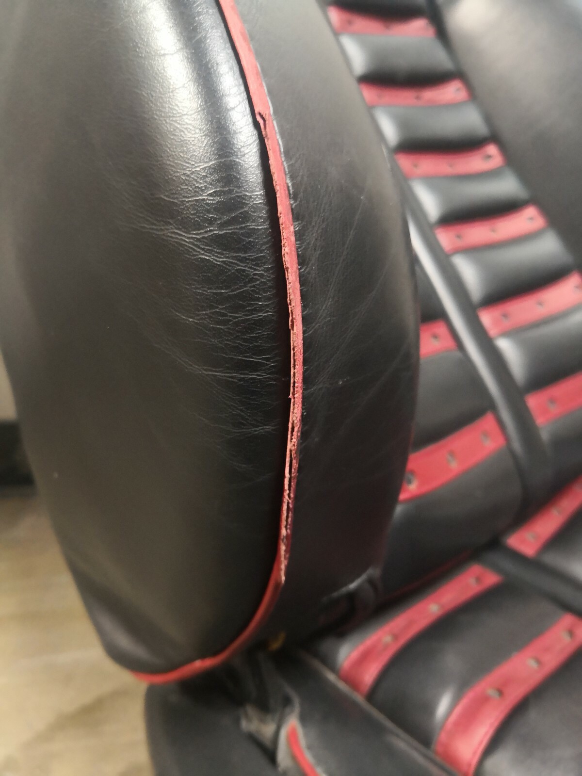 Ferrari 360 RH, Right Front Seat, Daytona, Power, Black/Red Stitching, Used