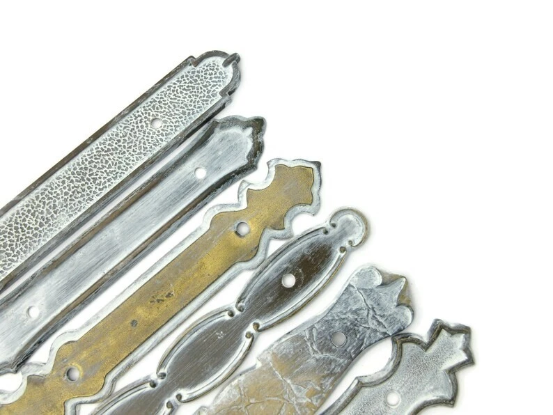 Set of 6 vintage backplates Distressed White Antique Brass Color 3" Centers LF9 - Image 3 of 4