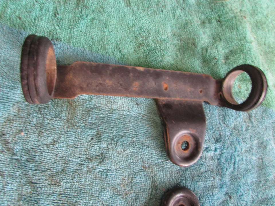 Suzuki DS100 1981 Enduro horquilla orejas faros soportes Foto 2 de 4