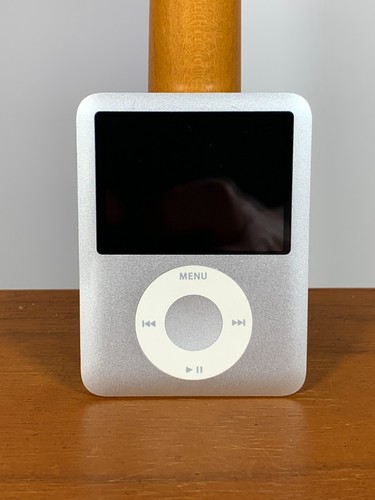 Apple iPod Nano A1236 8GB Silver 3rd Generation MP3 Player Faulty Spares Repairs - Picture 2 of 13