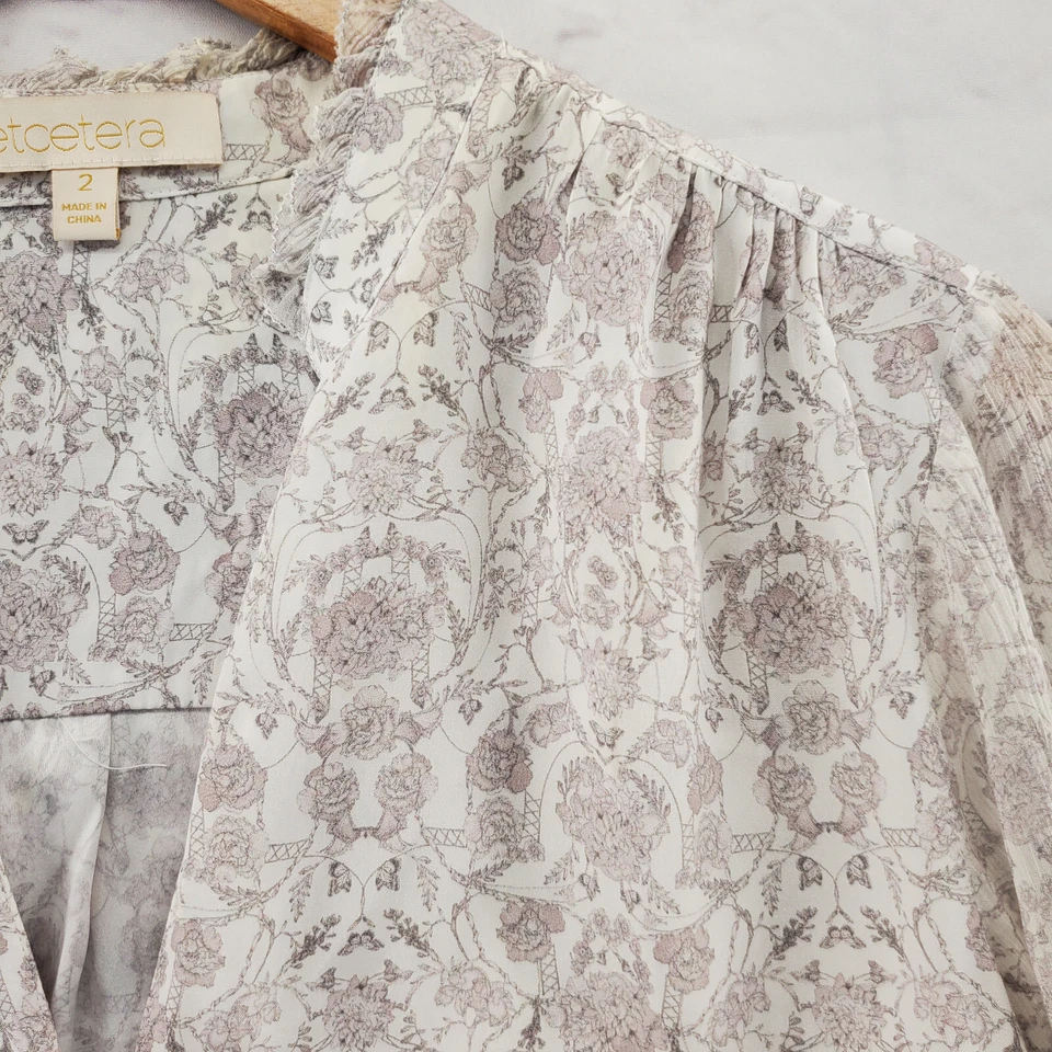 Blusa feminina ETCETERA 2 babados acabamento floral botão manga longa seda multicolorida - Imagem 3 de 4