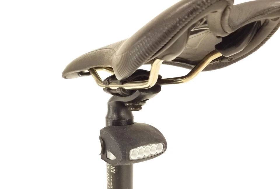 Clean Motion Brutus 180 Bicycle Tail Light, Red LED Foto 2 de 4