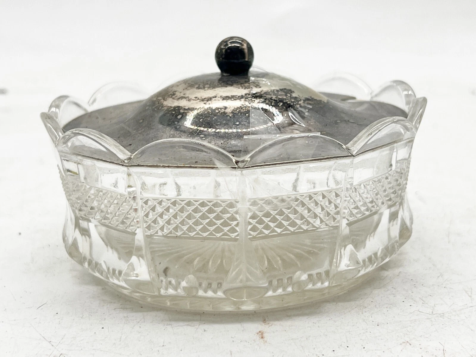 VINTAGE PRESSED GLASS BUTTER DISH WITH EPNS SILVER PLATE LID