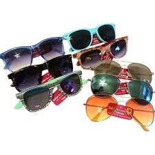 Wholesale Lot of 8 Women's Sunglasses Trendy Fashion Foster Grant Mixed Styles