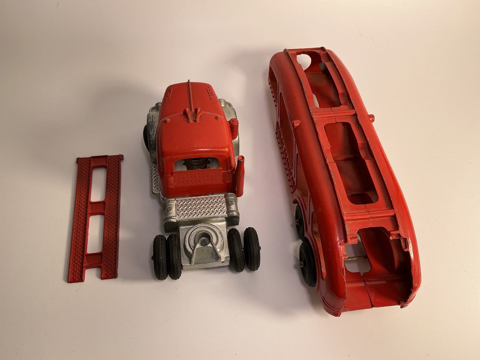 Vintage Hubley Kiddie Red Metal Comp Transport Diesel Truck, Trailer, Ramp, Cars thumbnail 6
