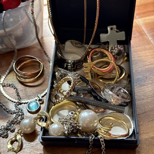 Job Lot Vintage & Modern Jewellery Inc rings, necklaces