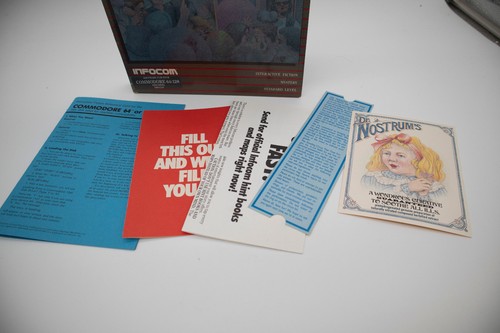 Infocom Ballyhoo Gioco per Commodore 64/128 5.25 SOLO SCATOLA + INSERTI - Foto 2 di 3
