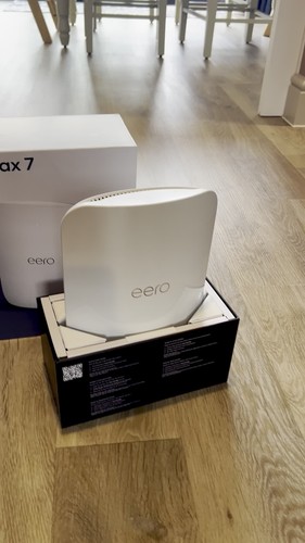 Amazon eero Max 7 mesh router Wi-Fi | Ethernet 2,5 i 10 Gbps | Wifi 7 MLO - Film 1 z 1