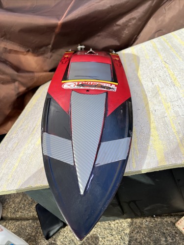 Fiber Glass RC Boat - 30 inch Need Battery and Remote - Picture 6 of 8