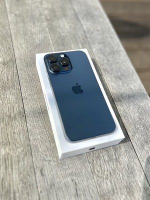Apple iPhone 15 Pro Max 256GB 84% Akku Titan Blau - OVP | Zubehörpaket