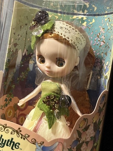 Petite Blythe Denizens of the Lake Lily Wild CWC limited edition Anniversary. - Picture 9 of 12
