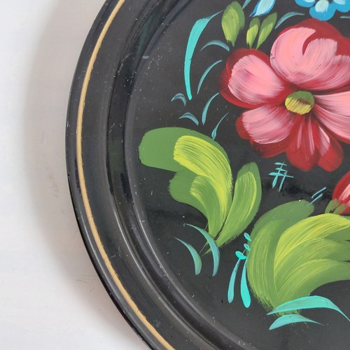 Vintage russisches Blech Tablett schwarz handbemalt Miniatur rund Blumen Volkskunst UdSSR - Bild 6 von 15