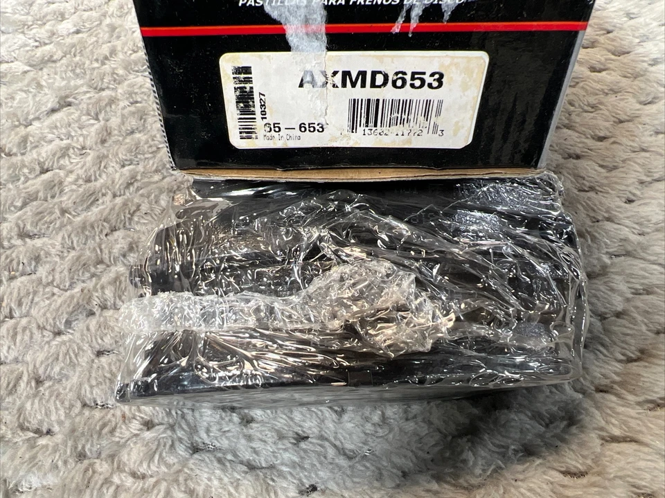 Pastillas de freno extra automáticas AXMD653 para algunos Nissan Sentra Altima Máxima Foto 2 de 2