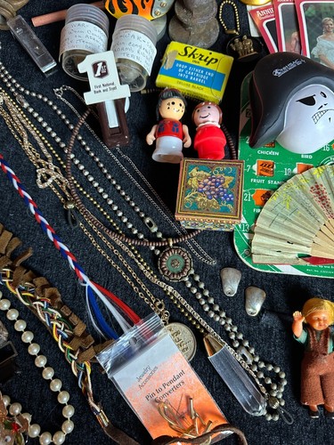 Riesiges 100 Artikel Verschiedenes Trödel Schubladen Lot Vintage Schmuck Schmuck Spielzeug Spaß seltsame Sachen - Bild 8 von 13