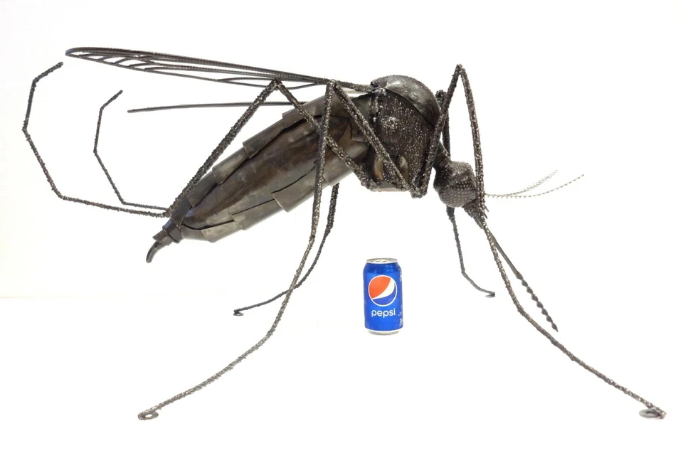 MOSQUITO MONUMENTAL REALISTIC RECYCLED METAL ART SCULPTURE FAVARO SIGNED INSECT - Image 2 of 4
