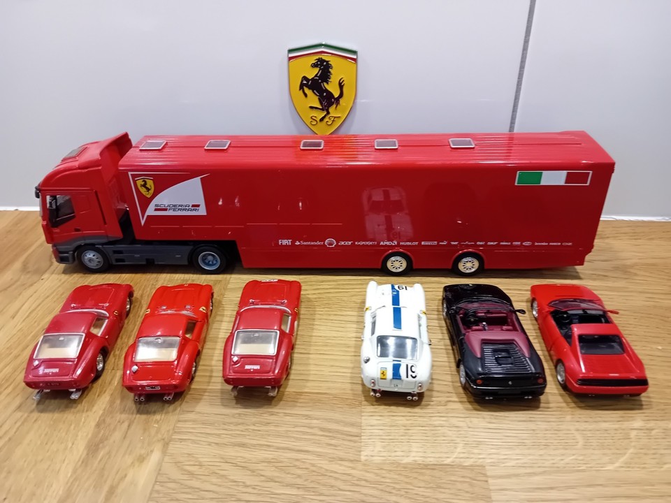 Camion Iveco F1 Transporteur Scuderia Ferrari - Old Cars 1/43, Modèle OC17219