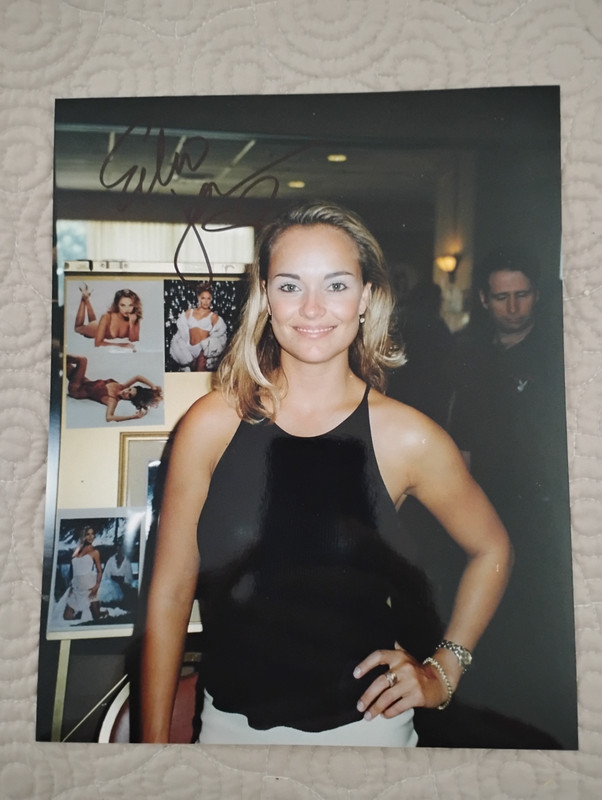 Echo Johnson Signed Candid Photo / 8"x10" / Playboy Playmate January 1993