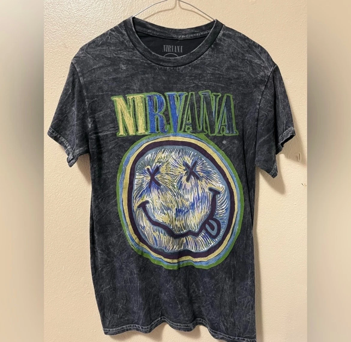Preços baixos em Camisetas masculinas Nirvana | eBay