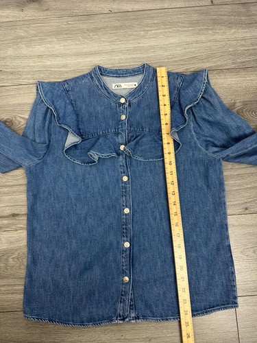 Top camicia ZARA taglia S denim blu scuro con volant BLOGGERS FAVE chiusure a scatto cotone - Foto 8 di 10