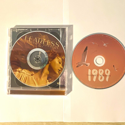 Taylor Swift Fearless with case and (Taylor's Version 1989) Disc only Deluxe