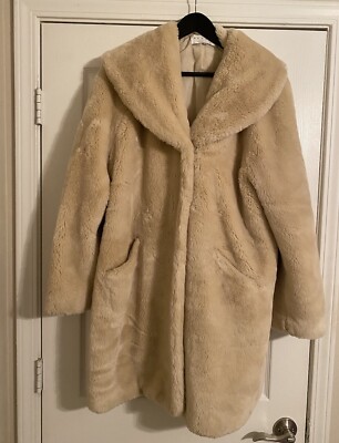 Hennes Collection Women s Long Coat.  New. Size 40. 3 Clasps Closure. Pockets.