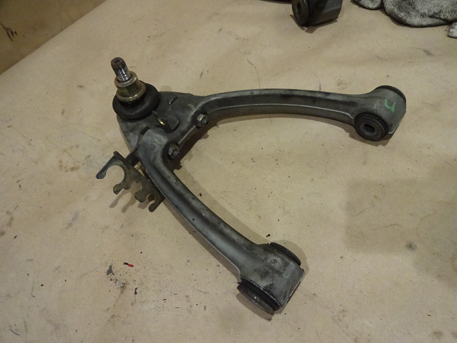 Maserati 4200 - RH-Front-Upper Suspension Control Arm - P/N 194368