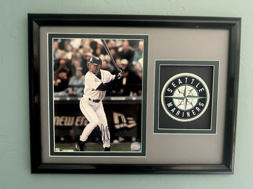 Ichiro Suzuki Autographed 12X16 Matted Photo 8X10 Mariners Yankee HOF  - Image 4 of 4