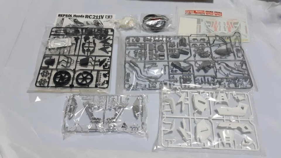 Tamiya Rc211v Motogp Suzuka Limited Edition 1/12 Scale Motorcycle Model Kit - Image 3 of 4