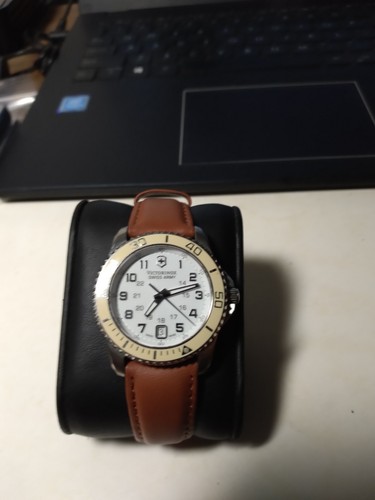 Victorinox Swiss Army Maverick 241492 White Dial Stainless Leather Band Watch - Foto 2 di 6