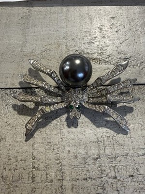 KJL Kenneth Jay Lane Faux Pearl Green Eye Rhinestone Spider Silver Brooch #4253