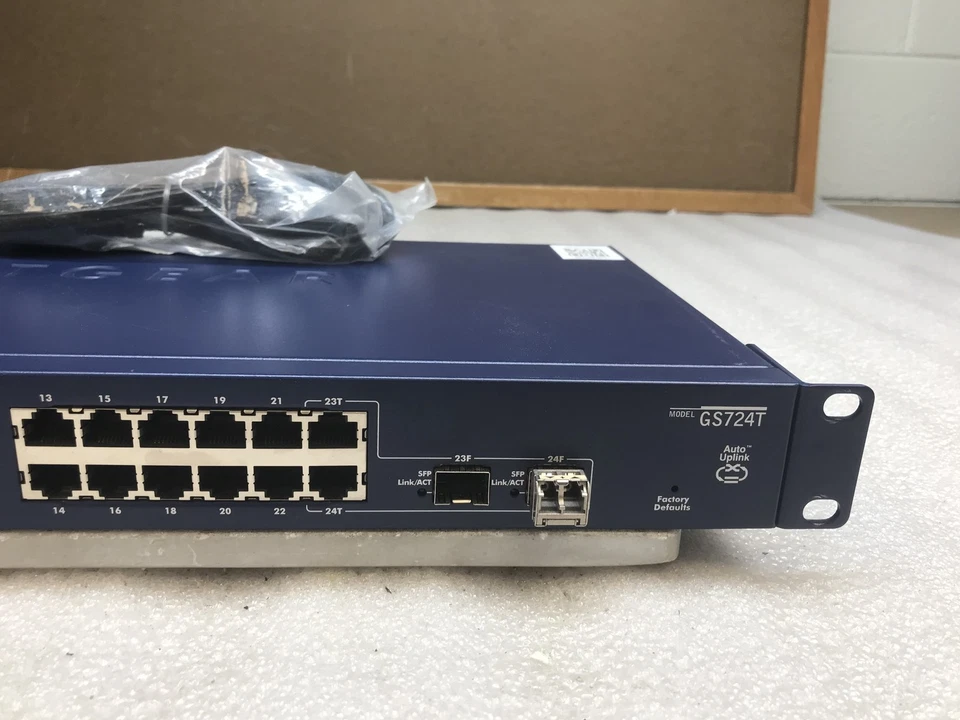 NETGEAR ProSafe GS724T Gigabit Managed Smart Switch 24x Ethernet GB 2x SFP - Image 3 of 4