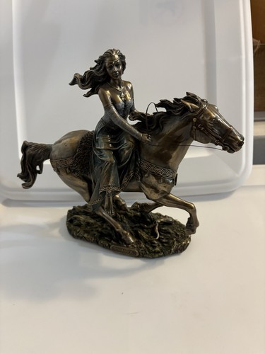 10 3/4 Rhiannon Keltische Mondgöttin der Fruchtbarkeit auf Pferd Statue Bronzefarben - Bild 2 von 11