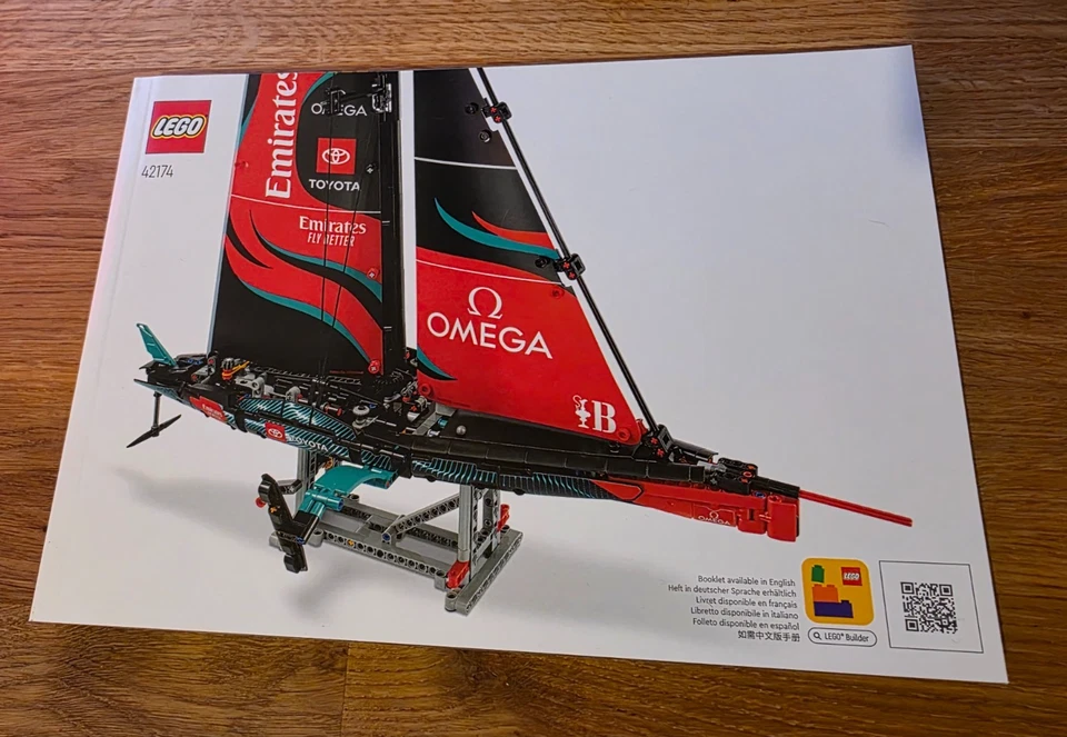 LEGO Technic 42174 Emirates Team New Zealand AC75 Yacht, photo 3 of 5